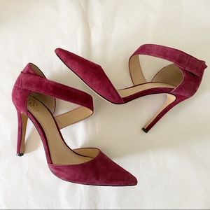 👠 Vince Camuto burgundy suede heels